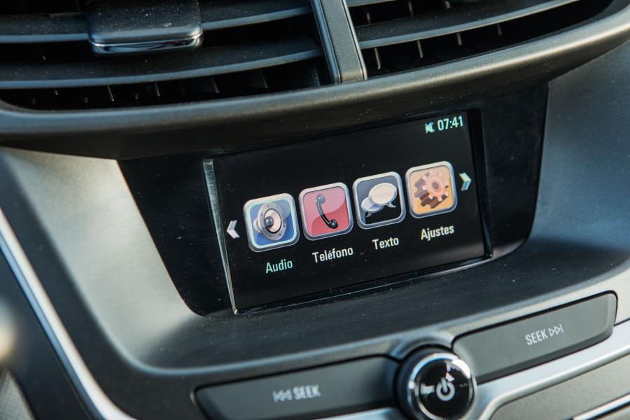 Детали интерьера Chevrolet Aveo 2018 года  (MX) (фото 8 из 11)